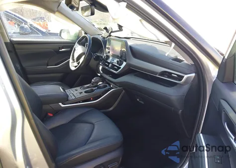 2022 Toyota Highlander Xle z USA, uszkodzony, nr VIN 5TDGZRBH4NS575217